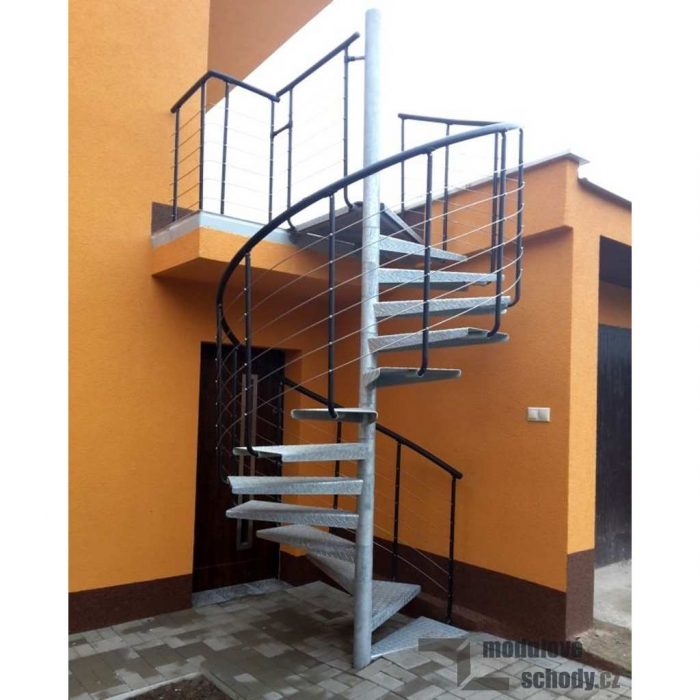 Točité modulové schodiště Atrium Heavy Metal Zink pro venkovní použití například pro přístup do patra přes balkon