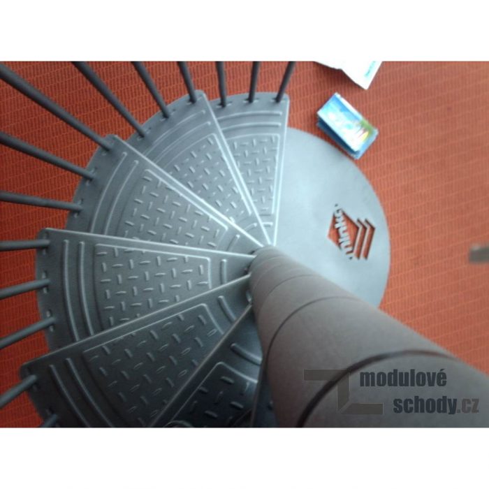 Venkovní schodiště Minka Rondo Zink Plus - pohled z hora
