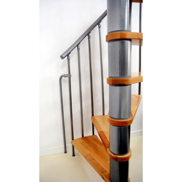 Nastavitelná výška schodiště pomocí podložek mezi každým stupněm